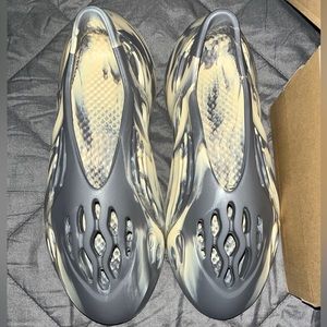 yeezy foam runners